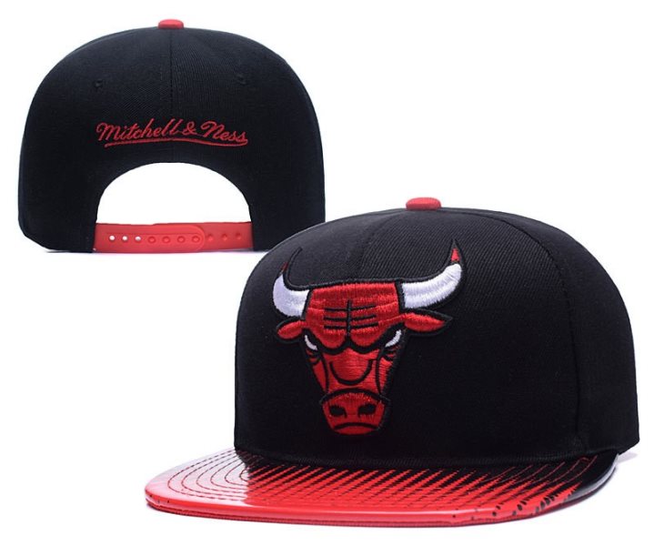 NBA Bulls Team Logo Black Mitchell & Ness Adjustable Hat