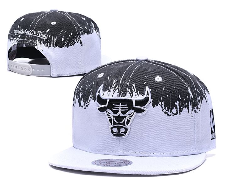 NBA Bulls Team Logo New Era White Fade Up Adjustable Hat TX